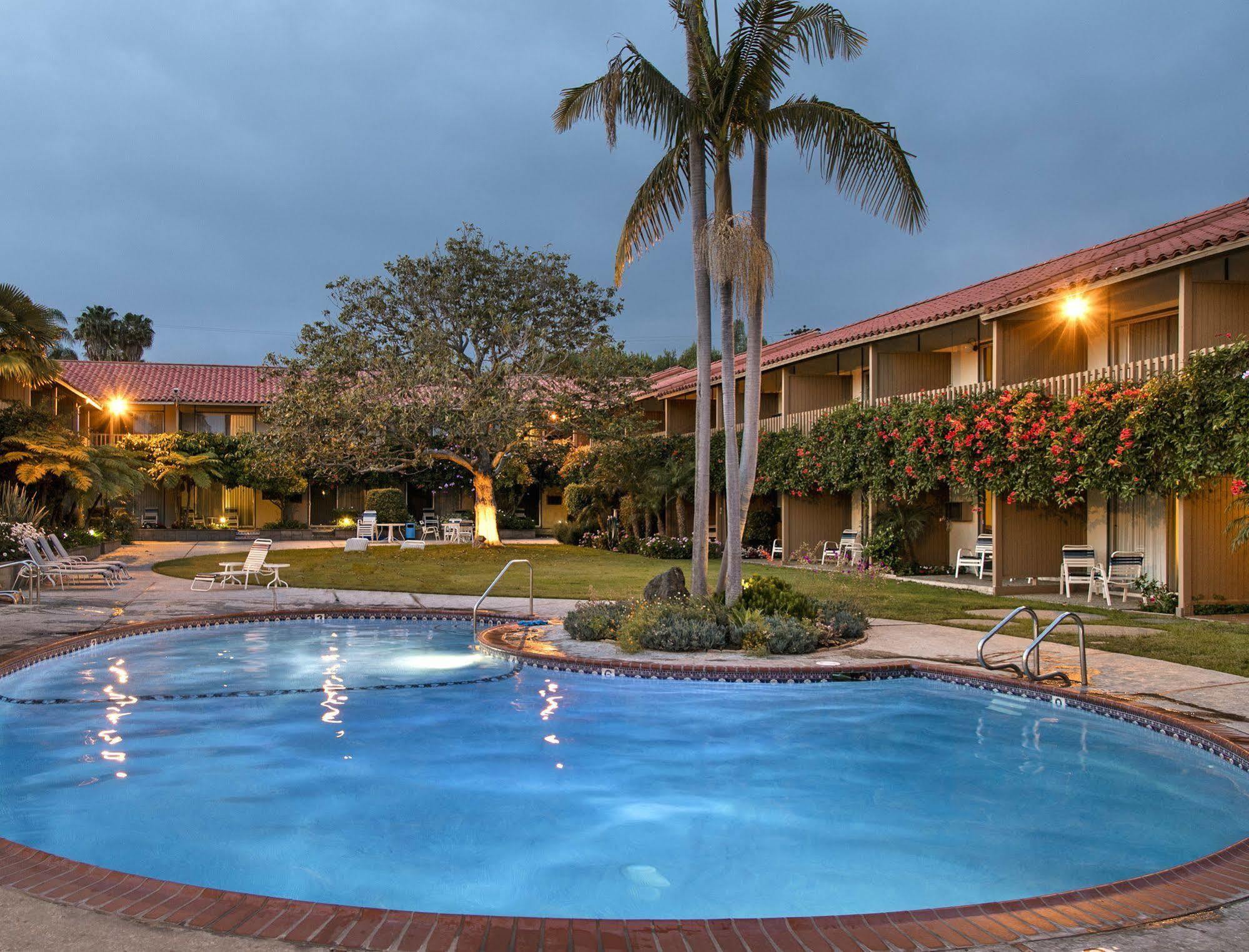 Best Western Plus Pepper Tree Inn Санта-Барбара Екстер'єр фото